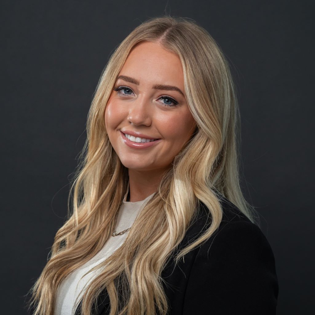 Riley Carlson Headshot
